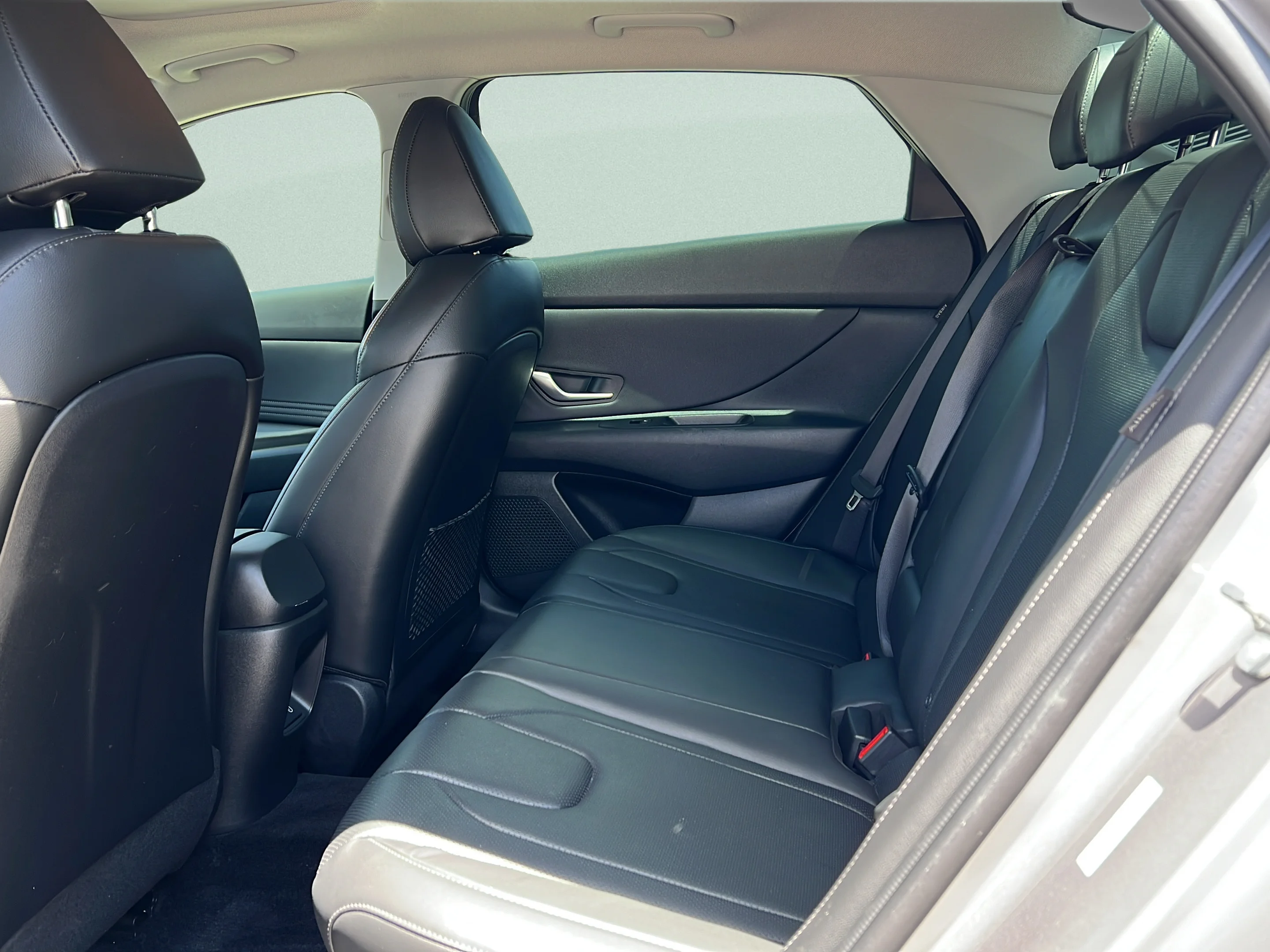 Used 2024 Fluid Metal Hyundai Limited image 9
