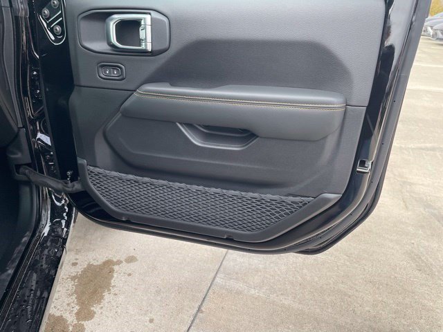 New 2026 Black Clearcoat Jeep Sahara image 10