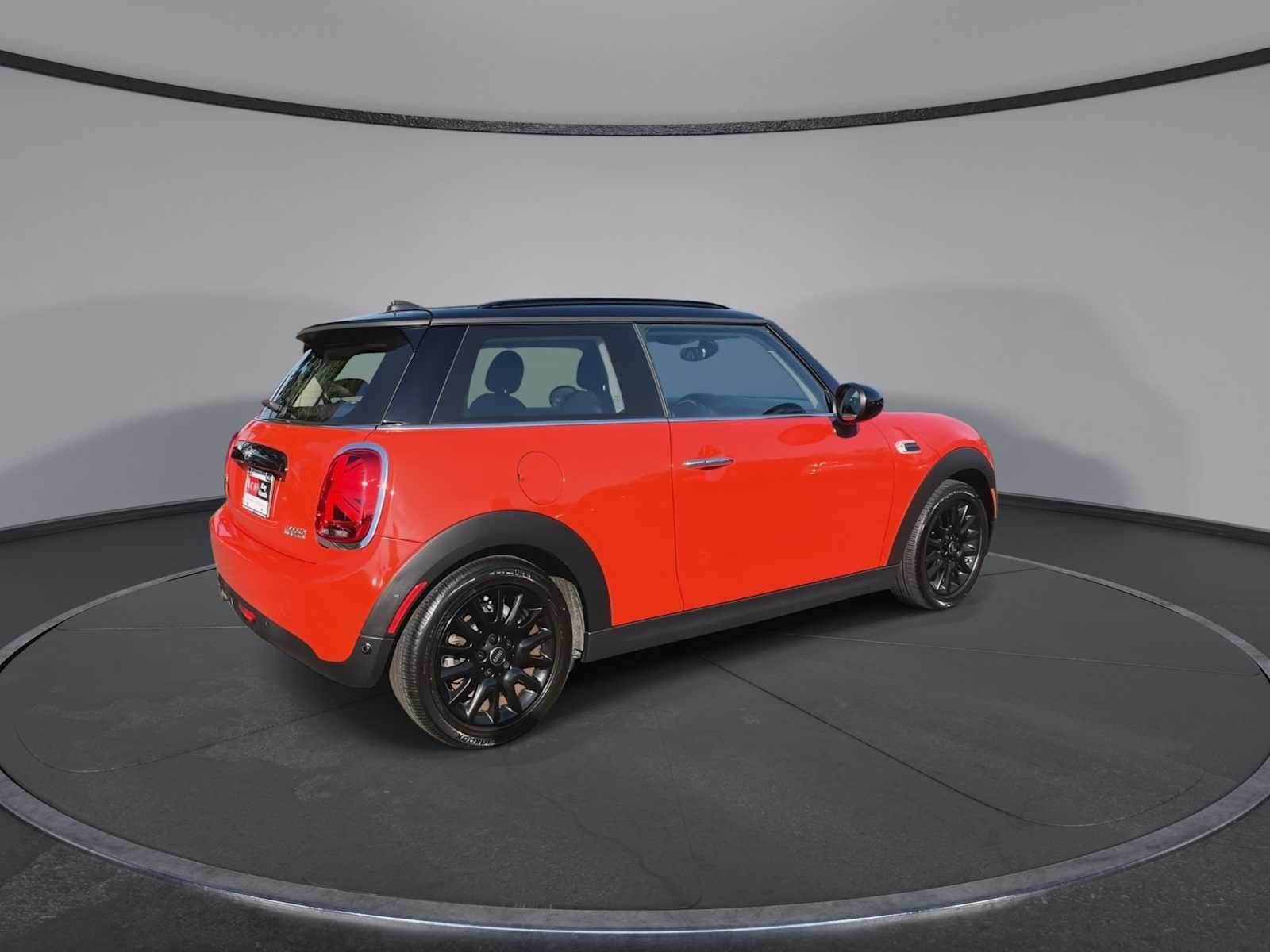 Used 2019 Solaris Orange Metallic MINI Cooper image 8