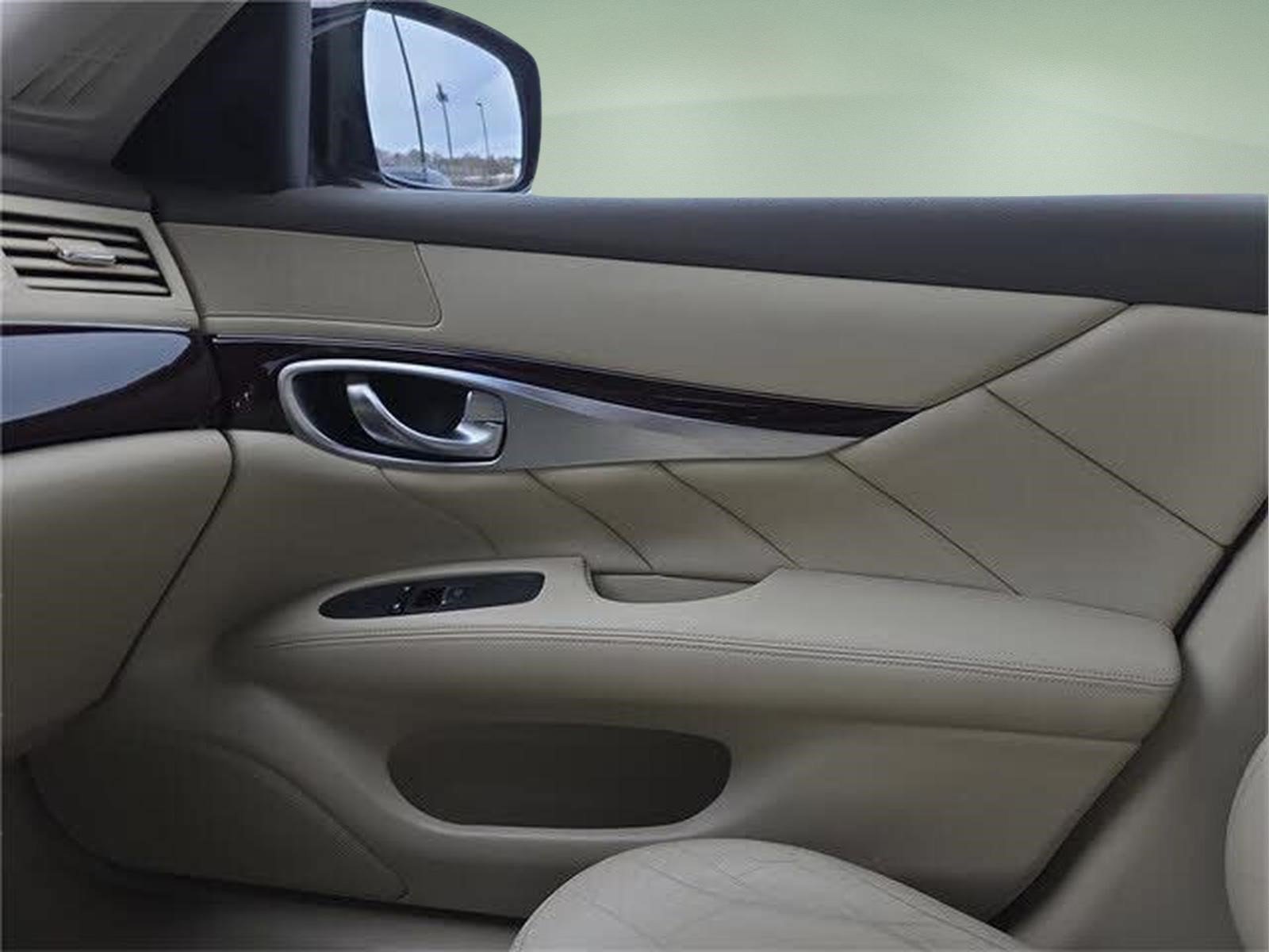 Used 2011 Malbec Black INFINITI Base image 22