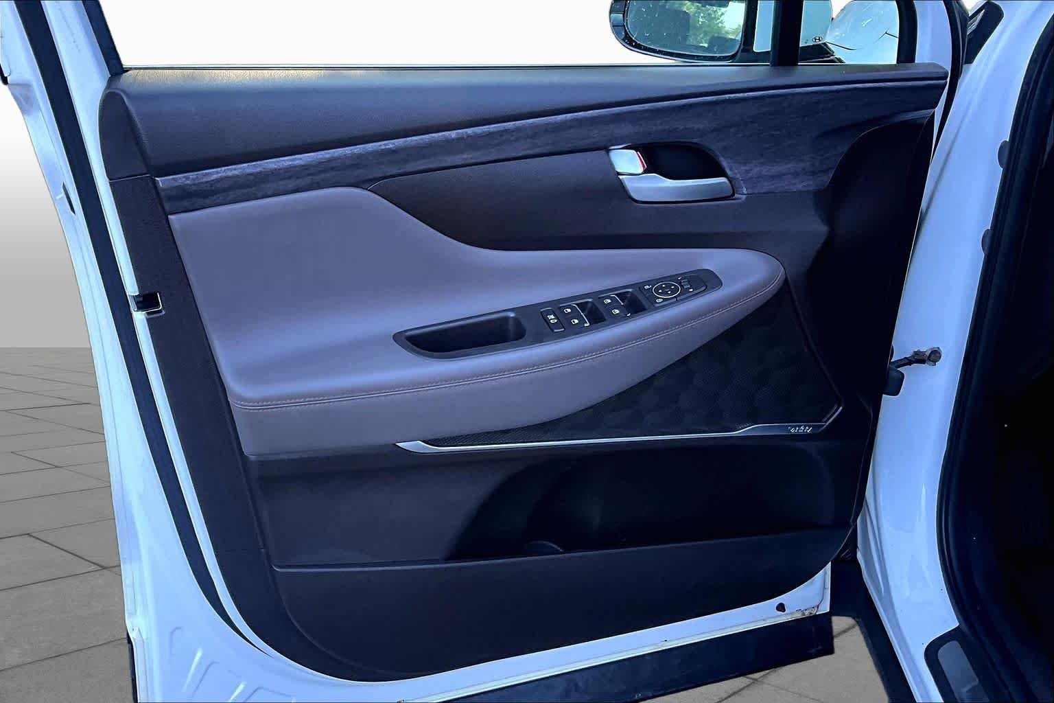 Used 2019 Quartz White Hyundai Limited image 21
