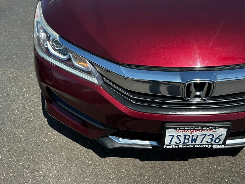 Used 2016  Honda LX image 4