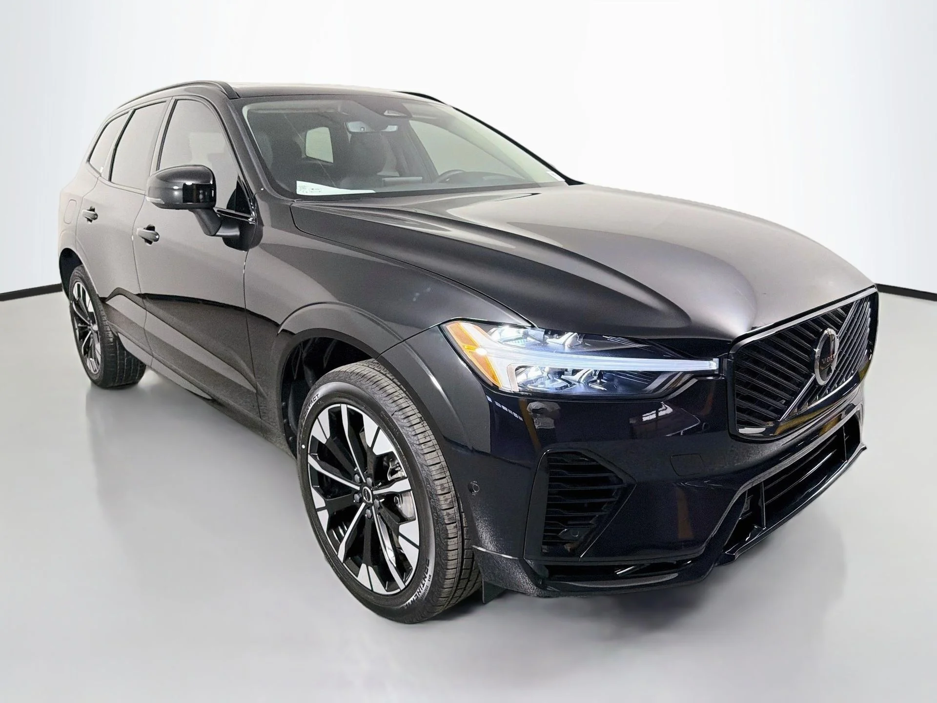 New 2026 Onyx Black Volvo Plus image 3