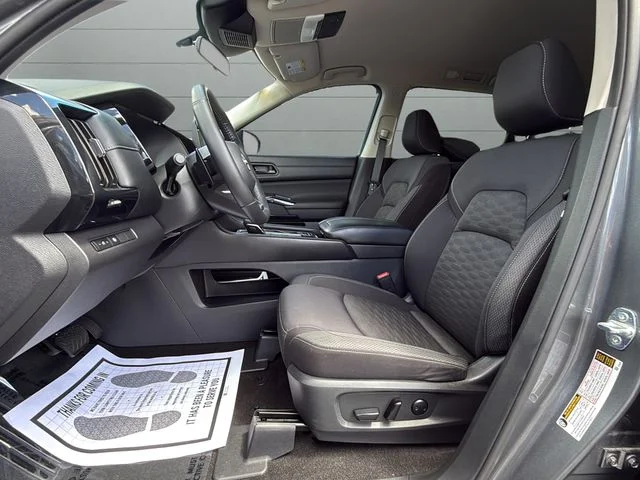 Used 2024 Gray Nissan SV image 13