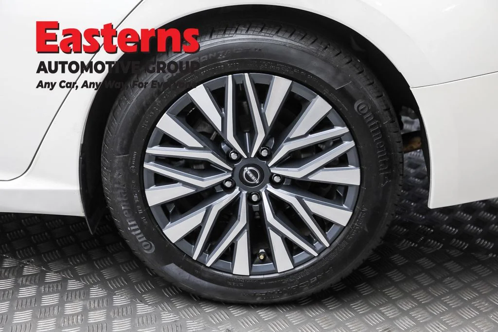 Used 2024 White Nissan 2.5 SV image 8