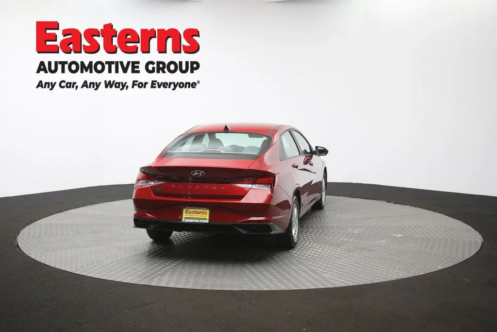 Used 2023 Red Hyundai SE image 38