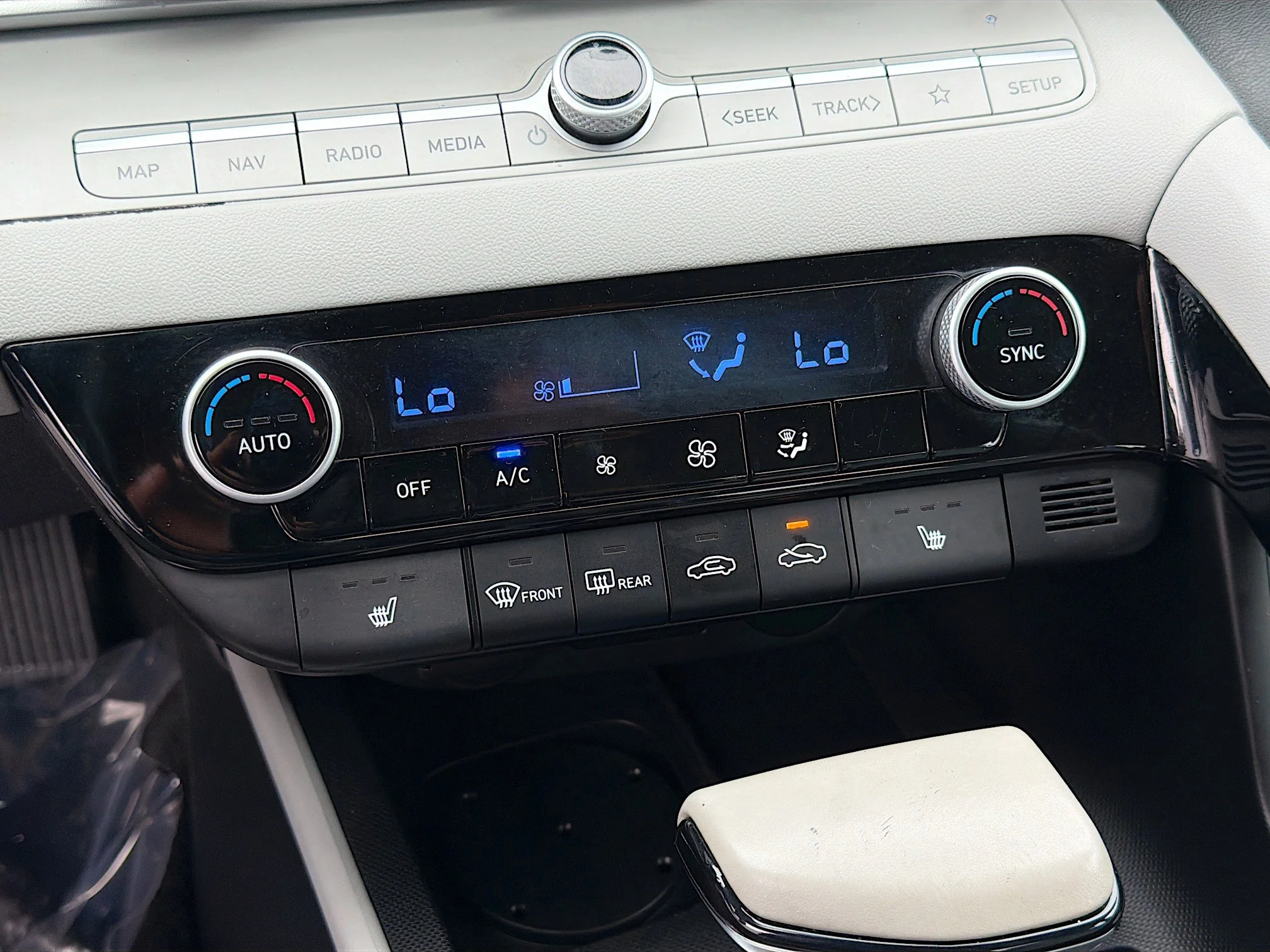 Used 2025 Intense Blue Hyundai Limited image 31