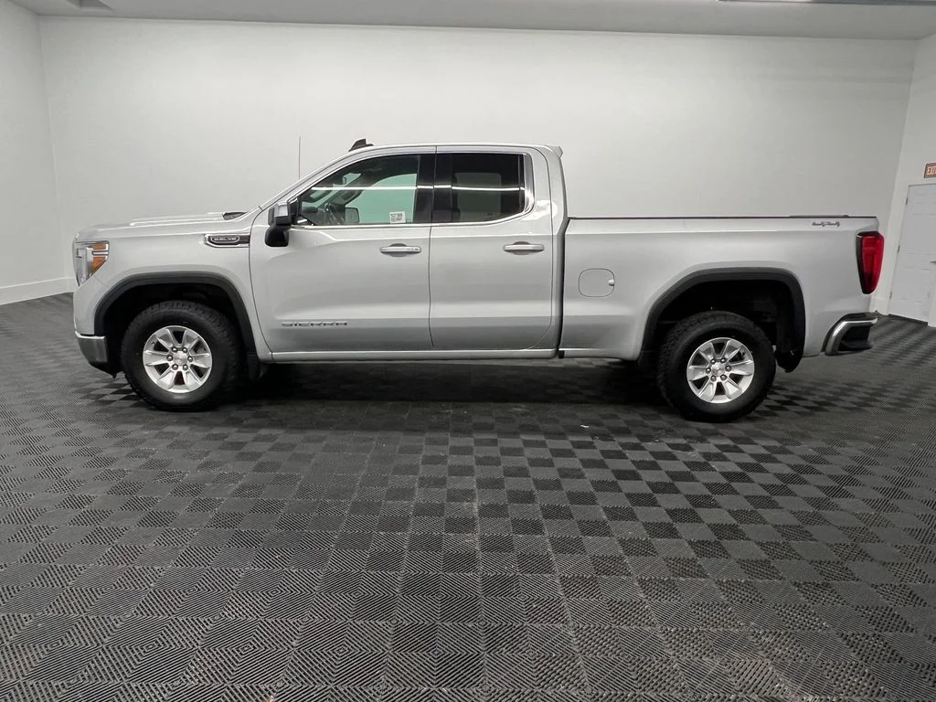 Used 2019 Quicksilver Metallic GMC SLE image 2