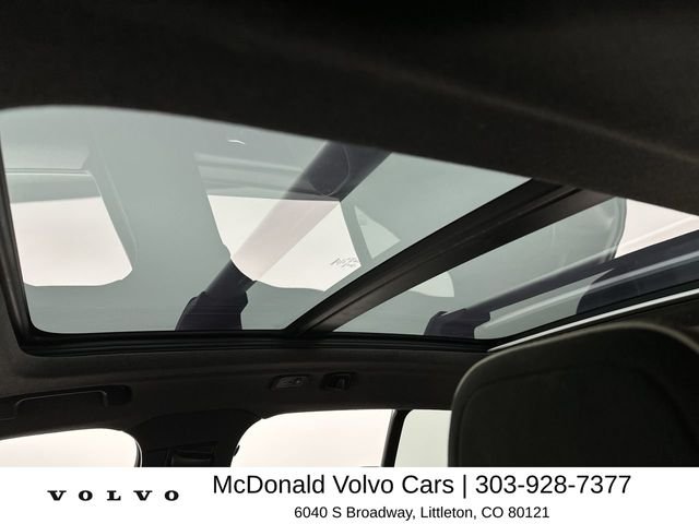 Used 2019 White Volvo R-Design image 22