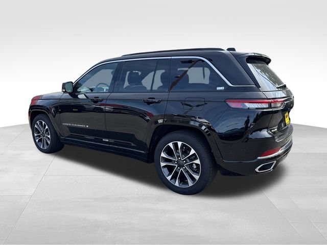 New 2025 Diamond Black Crystal Pearl-Coat Exterior Paint Jeep Overland image 5