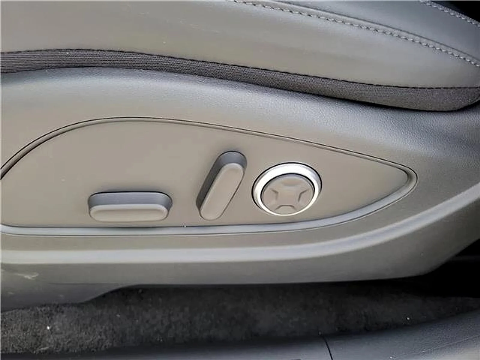 New 2026 White Hyundai SEL image 13
