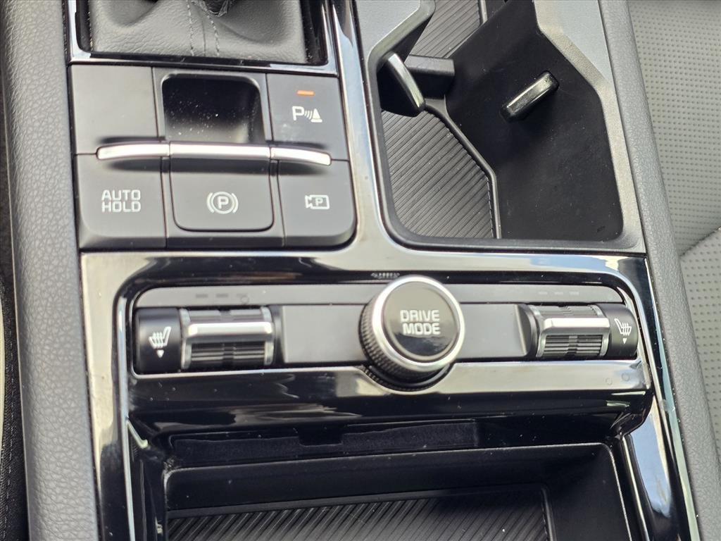 Used 2025 White Kia GT-Line image 21