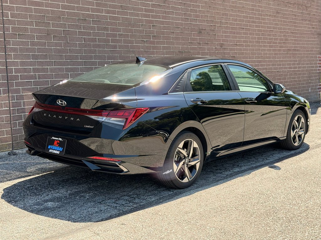 Certified Used 2023 Onyx Black Hyundai Limited image 5