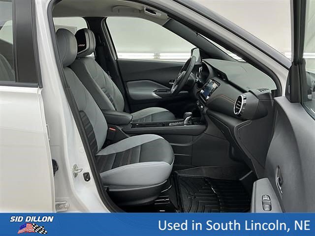 Used 2022 Aspen White Tricoat/Super Black Nissan SR image 23