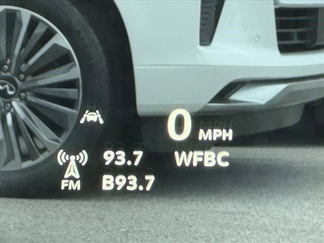 Used 2020 Crystal White Tricoat Cadillac AWD Sport image 21