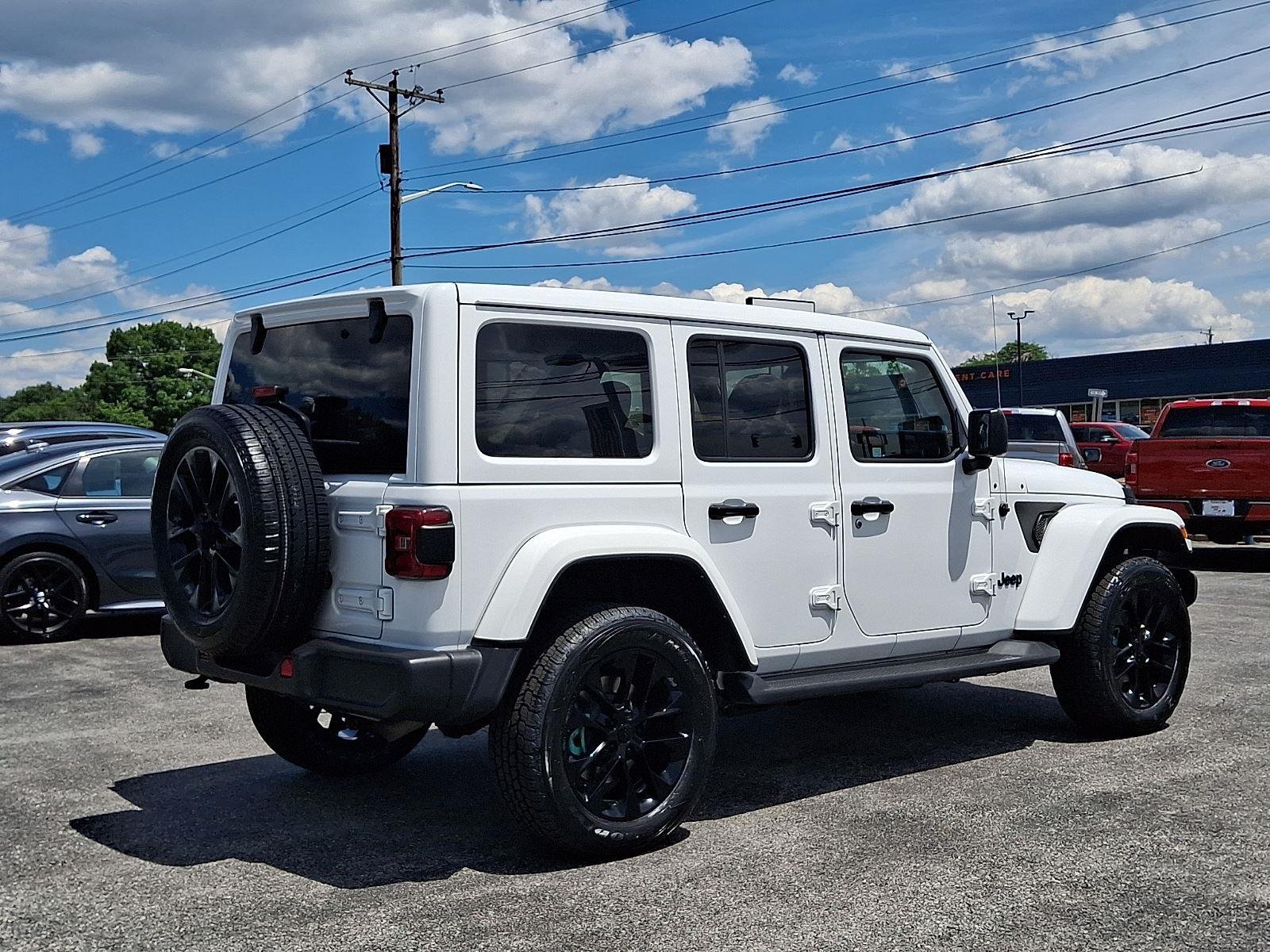 Used 2021 Bright White Clearcoat Jeep Unlimited Sahara image 6