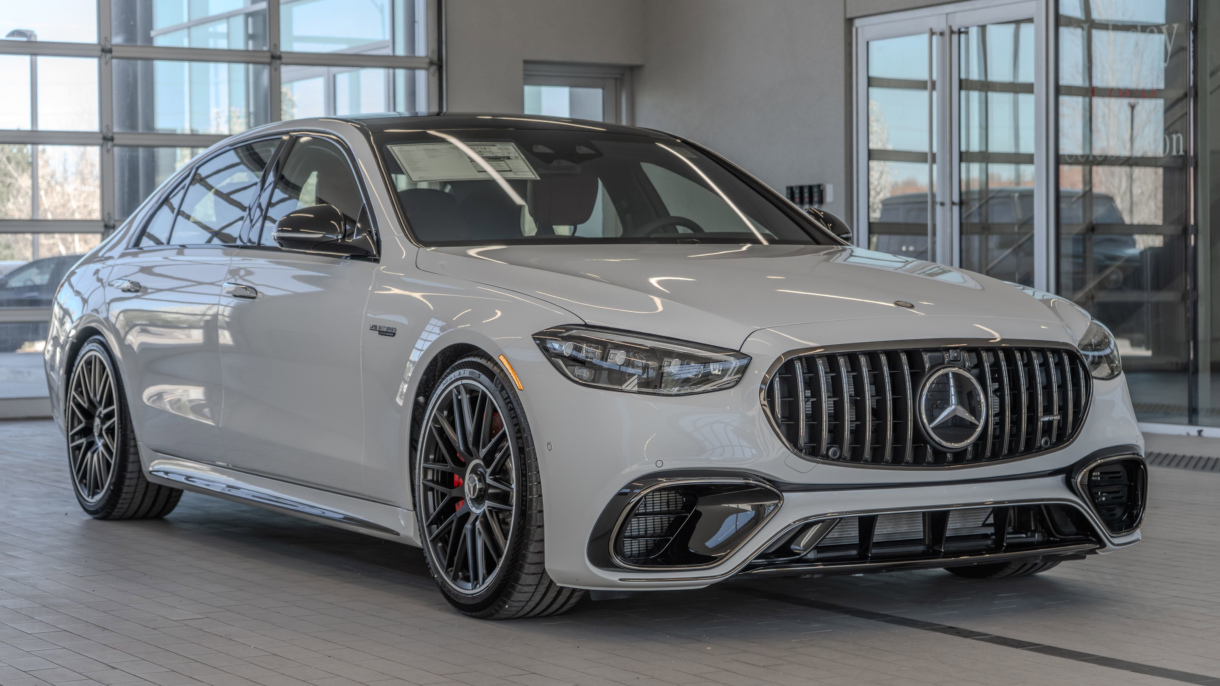 New 2026 MANUFAKTUR Moonlight White Metallic Mercedes-Benz S 63 E AMG® image 57