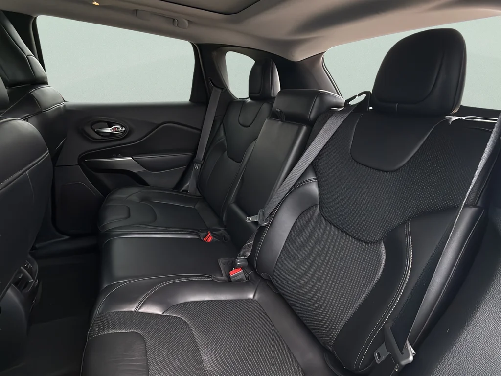 Used 2020 Slate Blue Pearlcoat Jeep Limited image 26