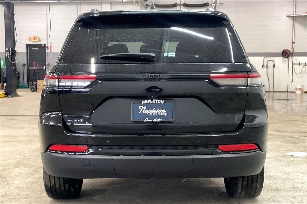 2023 JEEP GRAND CHEROKEE - Image 2