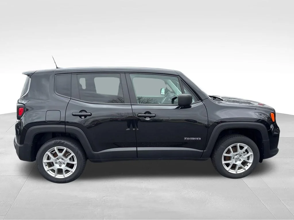 Used 2023 Black Clearcoat Jeep Latitude image 7