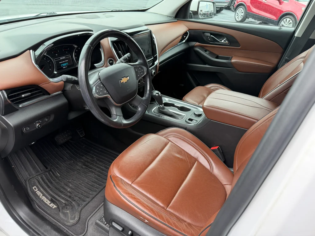Used 2019 IRIDESCENT PEARL TRICOAT Chevrolet High Country image 4