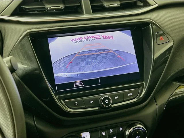 Used 2022 White Chevrolet LT image 18