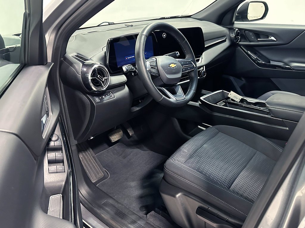 Used 2025 Gray Chevrolet LT image 18