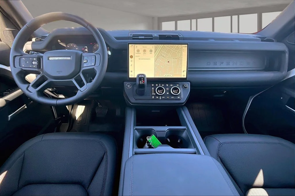 New 2026 White Land Rover X-Dynamic SE image 5