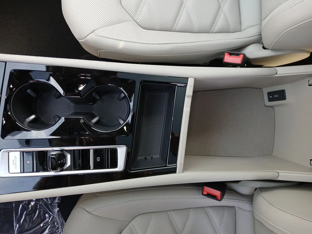 New 2026 White Volkswagen SE w/Technology image 25