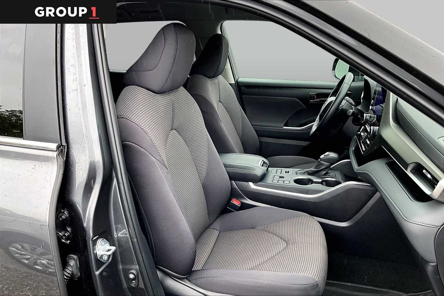 2025 Toyota Highlander LE - Photo 8