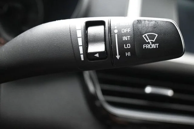 Used 2018 Black Kia S image 21