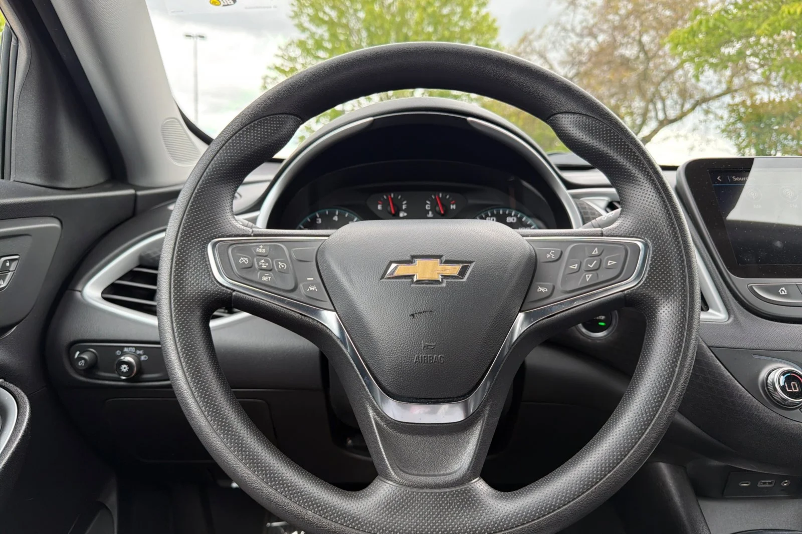 Used 2024 White Chevrolet LT image 22