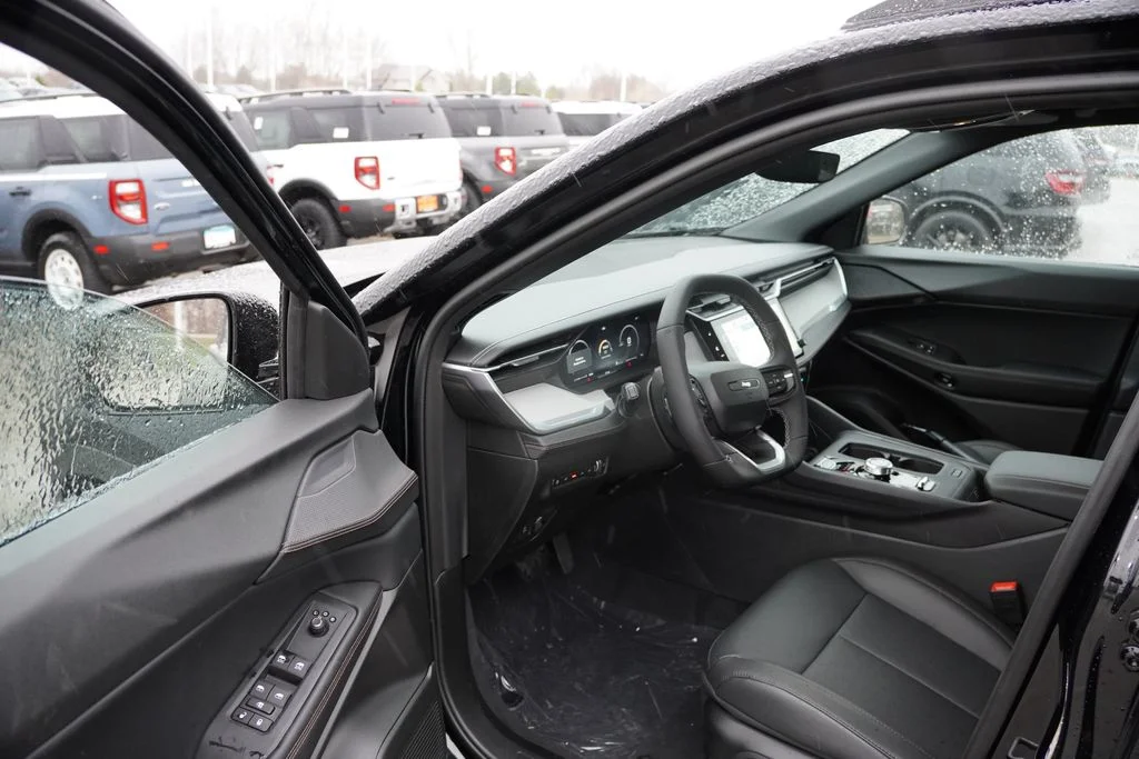 New 2026 Diamond Black Crystal Pearlcoat Jeep Limited image 10
