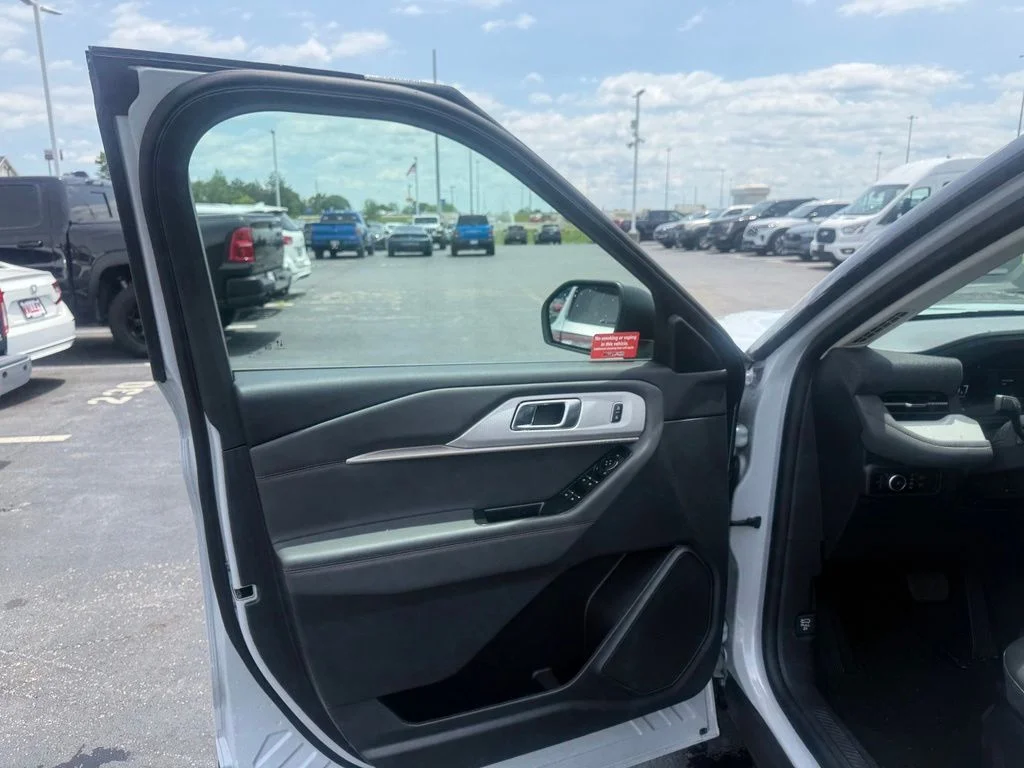 New 2026 Space White Metallic Ford Active image 9