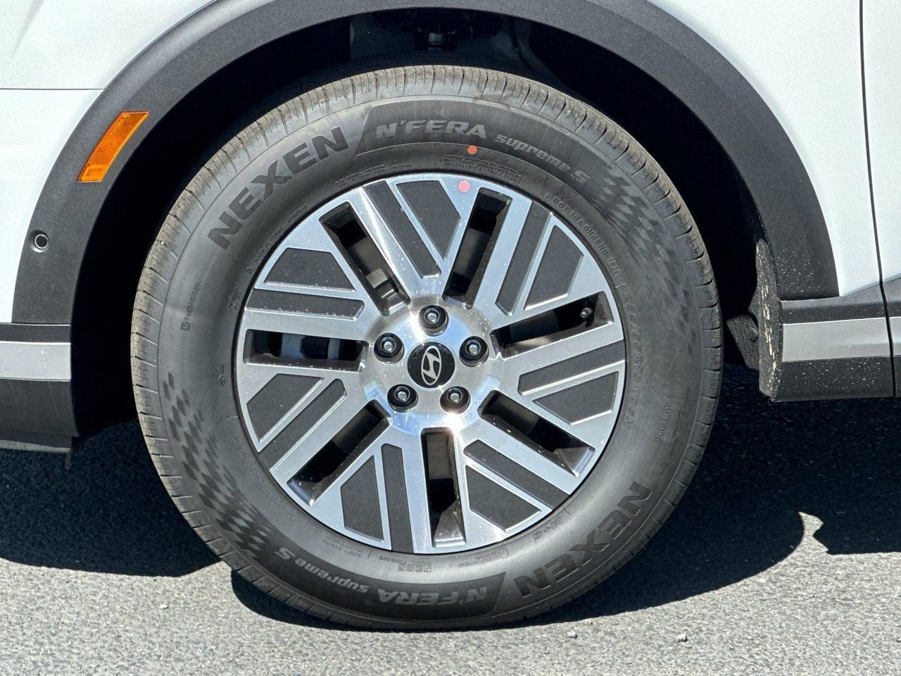 New 2026 White Hyundai SEL Premium 8P image 23
