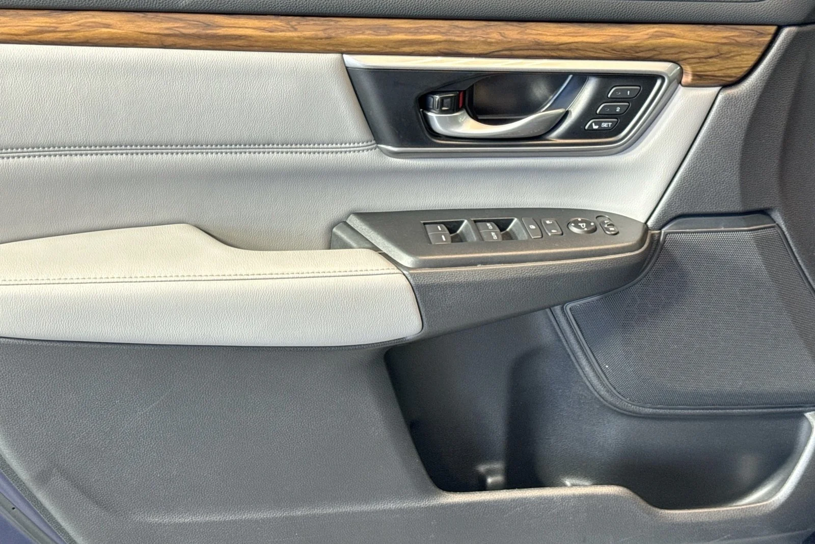 Used 2018 Obsidian Blue Pearl Honda Touring image 17