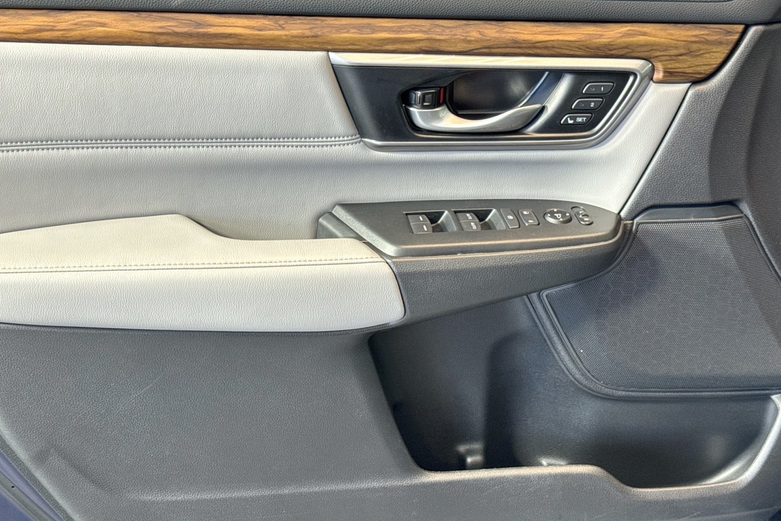 Used 2018 Obsidian Blue Pearl Honda Touring image 17