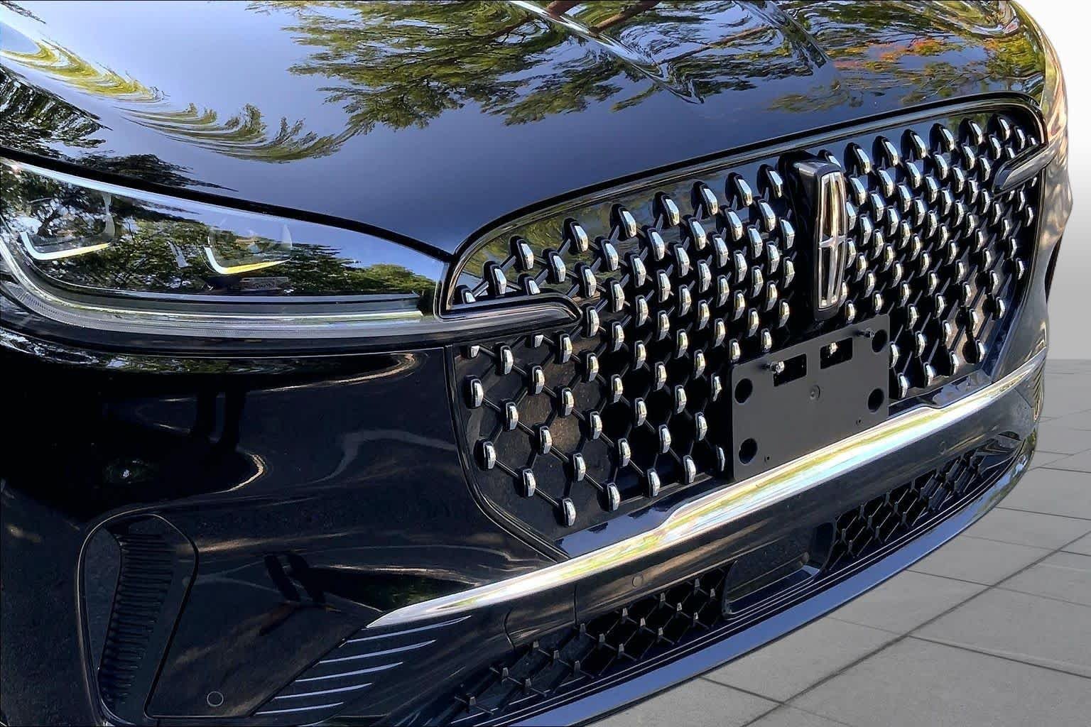 Used 2025 Infinite Black Metallic Clearcoat Lincoln Black Label image 29