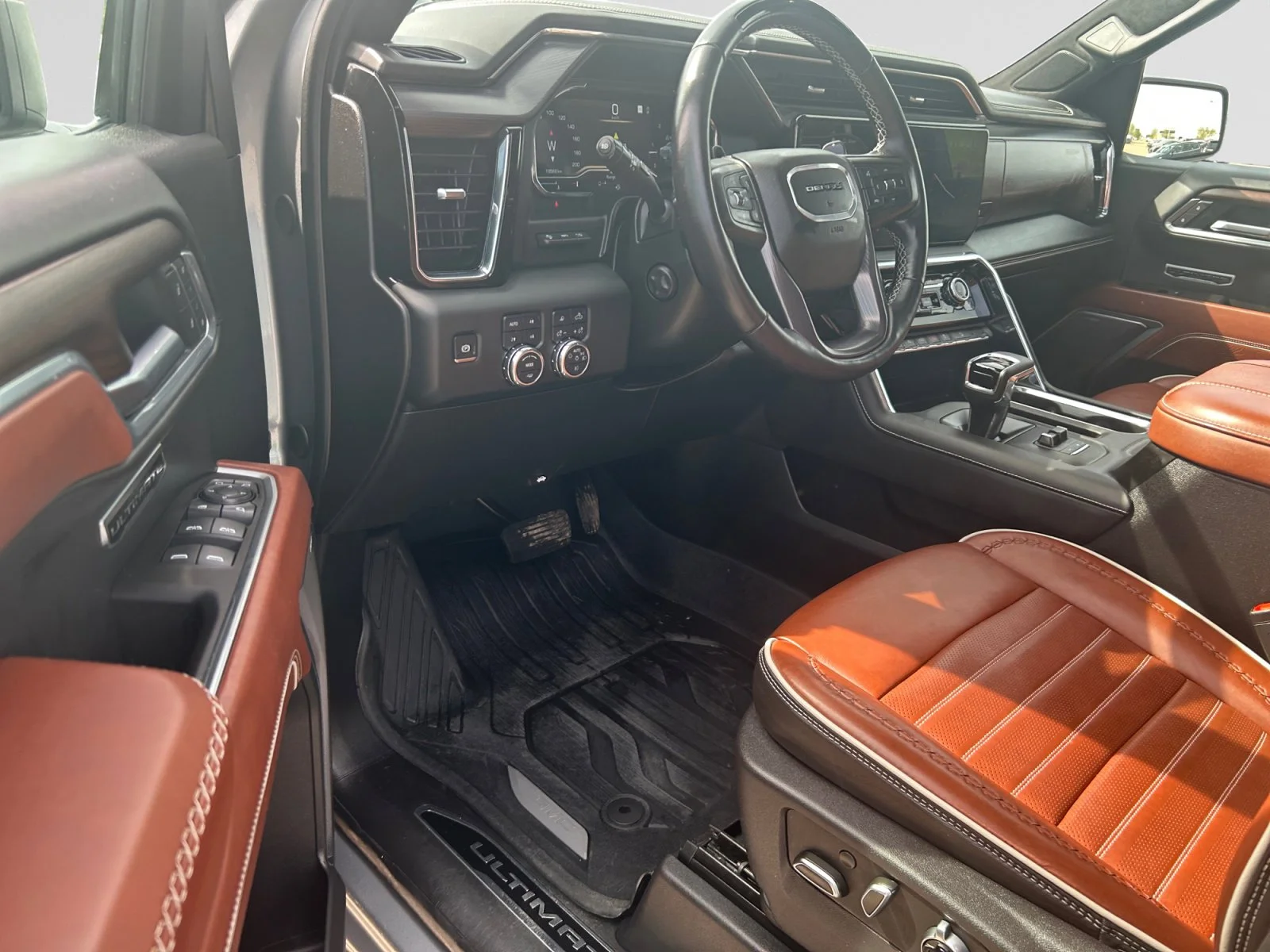 Used 2025 Silver GMC Denali Ultimate Crew Cab image 13