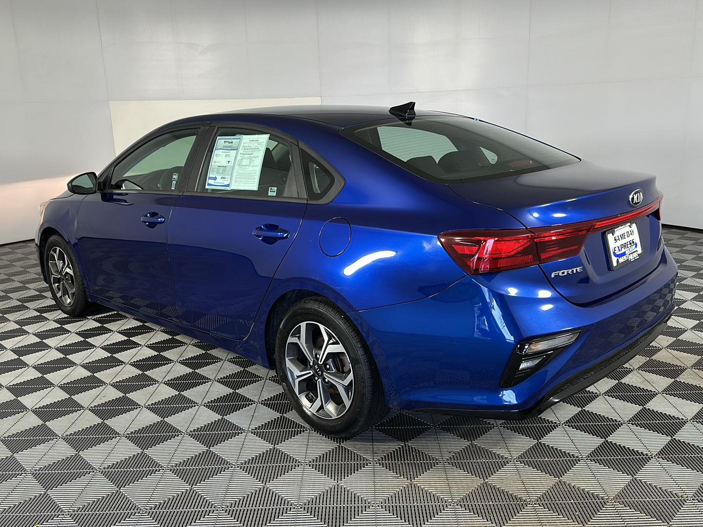 Used 2021 Deep Sea Blue Kia LXS image 22