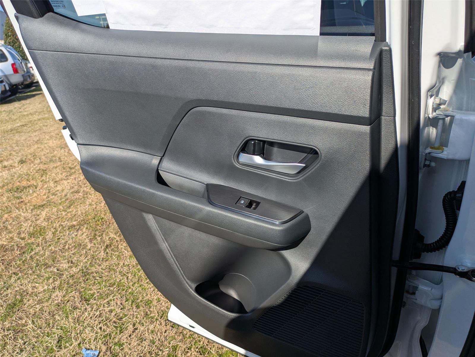 New 2025 Two-tone Aspen White TriCoat / Super Black Nissan SV image 27