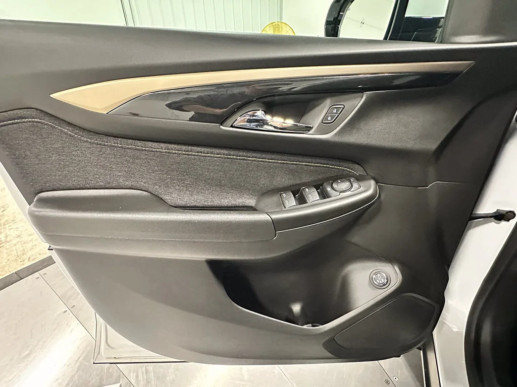 Used 2024 Summit White Chevrolet ACTIV image 21
