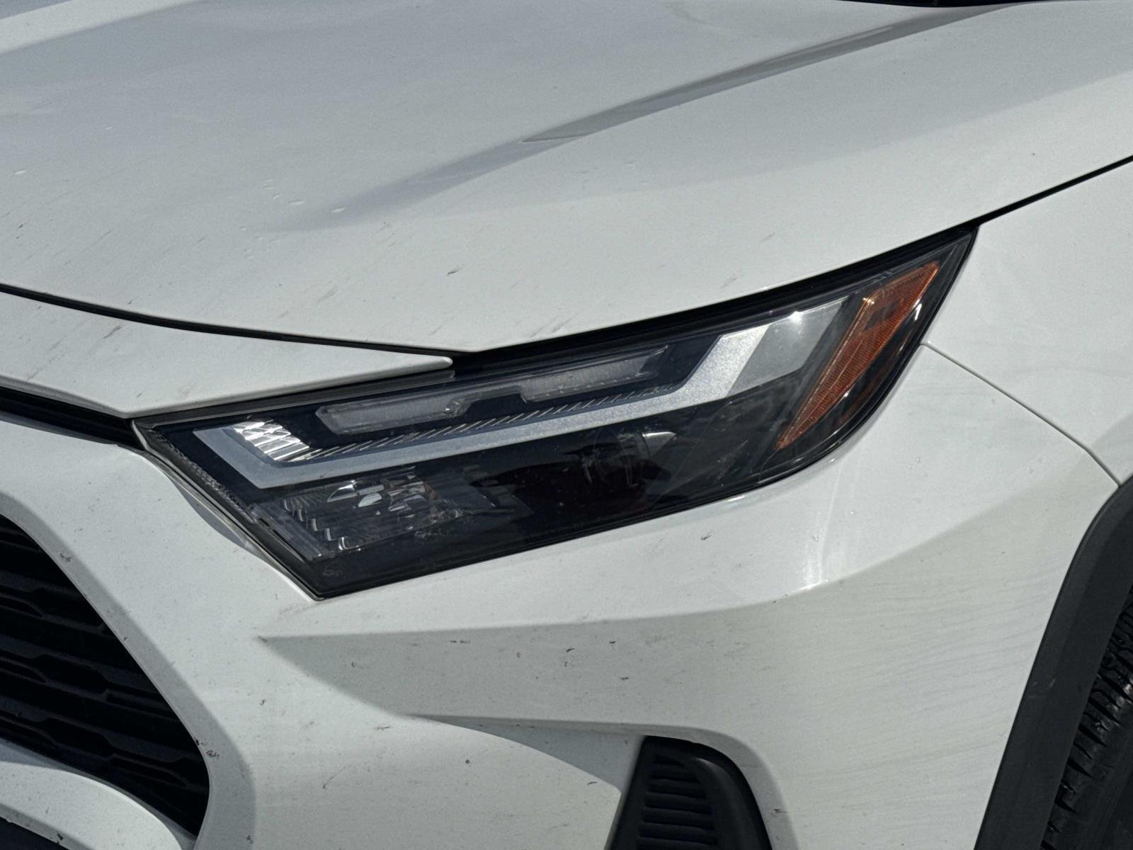 Used 2022 White Toyota XLE image 11