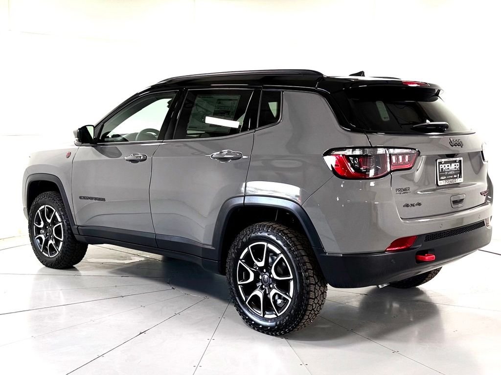 New 2026 Sting-Gray Clear-Coat Exterior Paint Jeep Trailhawk image 7