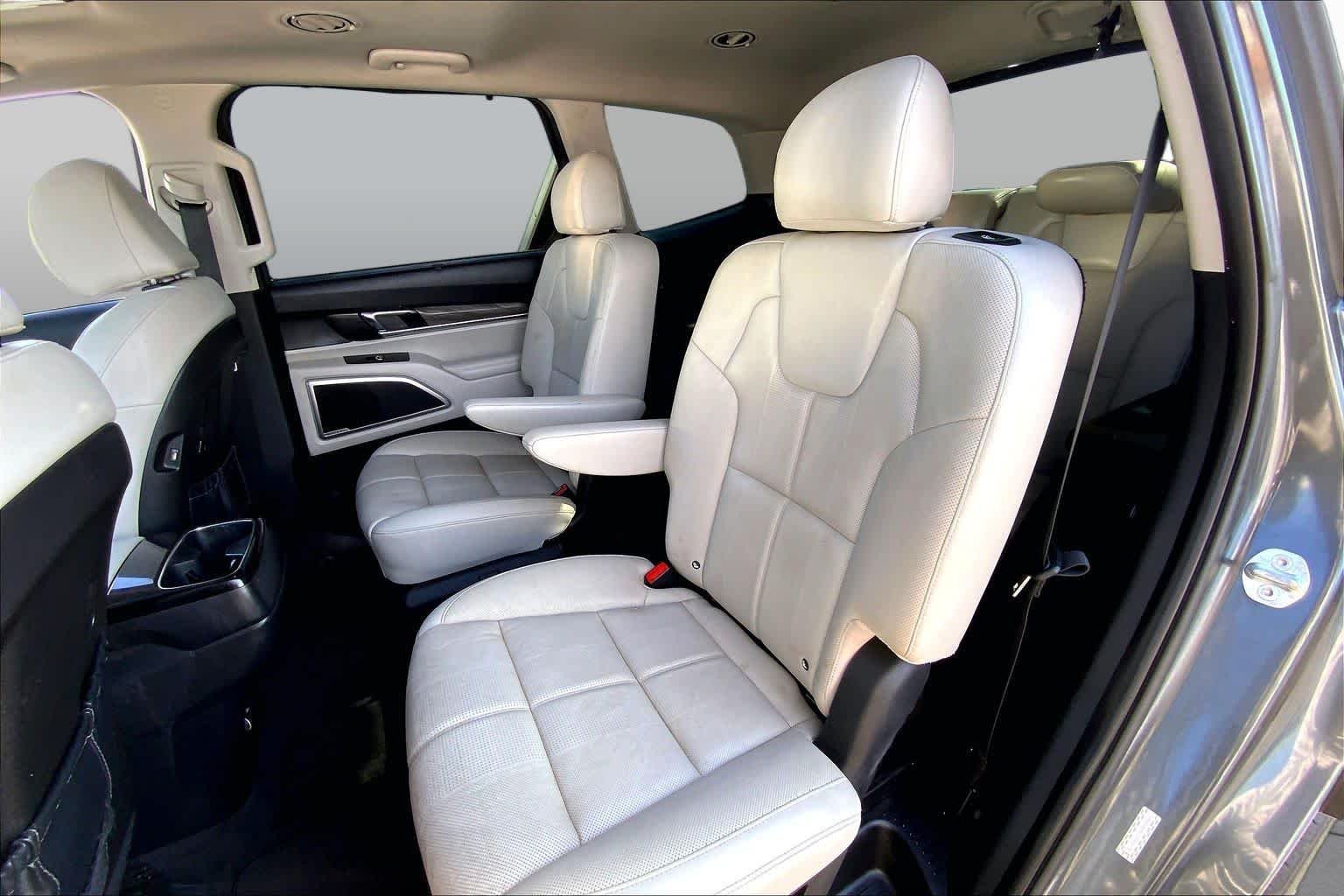 Used 2022 Gravity Grey Kia EX image 18
