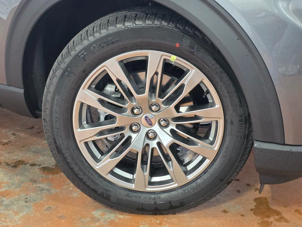New 2026 Gray Ford Platinum image 11