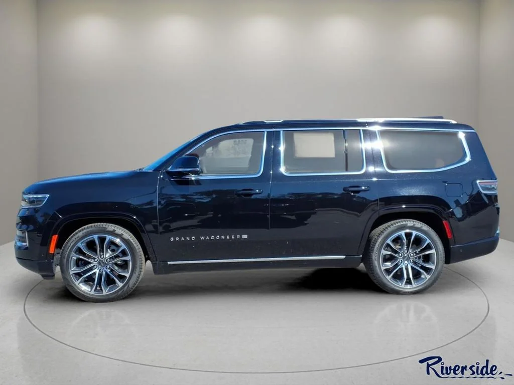 New 2024 Diamond Black Crystal Pearl-Coat Exterior Paint Jeep Series III image 3