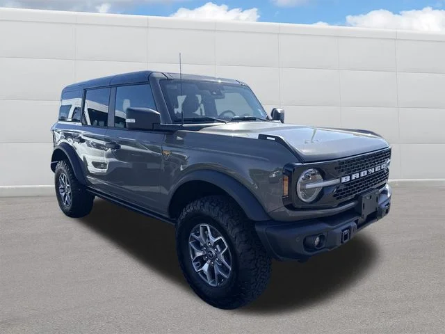 Used 2025 Gray Ford Badlands image 7