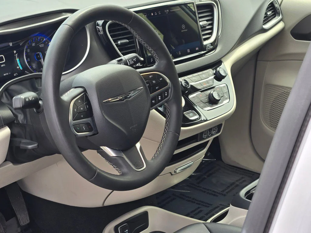 Used 2024 White Chrysler Touring L image 24