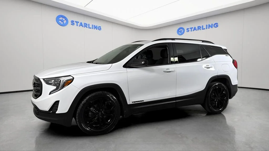 Used 2021 SUMMIT WHITE GMC SLE image 3